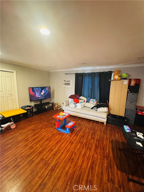 7411 Elsie Street, Los Angeles CA: https://media.crmls.org/medias/48aa4019-33f6-4615-8419-0ffd2a4475c9.jpg
