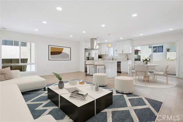 Detail Gallery Image 2 of 35 For 5330 Zelzah Ave #7,  Encino,  CA 91316 - 2 Beds | 2 Baths