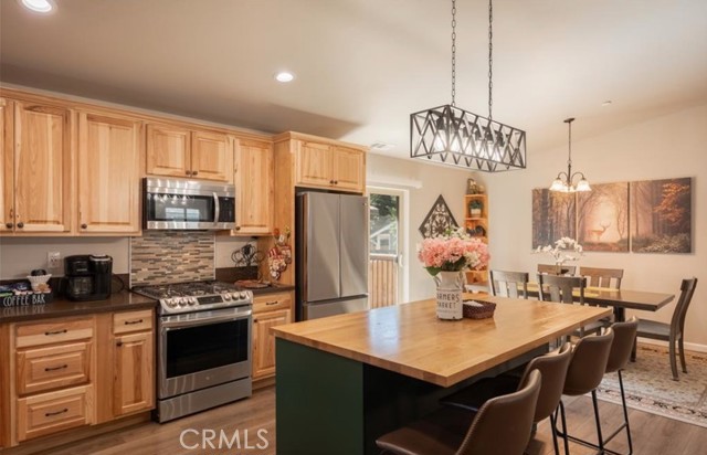 Detail Gallery Image 17 of 34 For 905 W Aeroplane Bld, Big Bear City,  CA 92314 - 3 Beds | 2 Baths