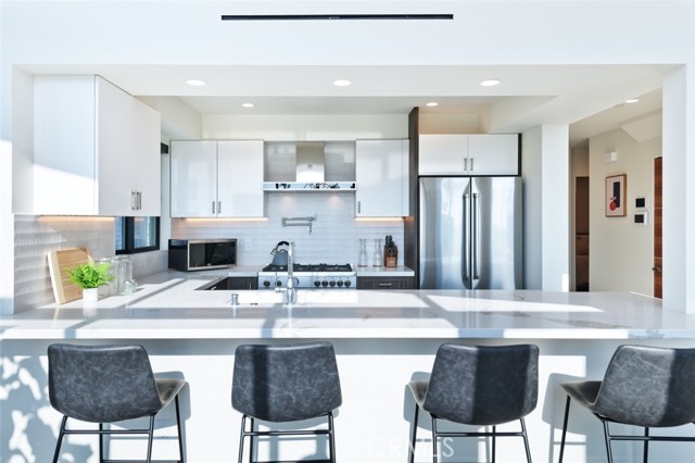 Detail Gallery Image 6 of 11 For 500 E Balboa Bld, Newport Beach,  CA 92661 - 3 Beds | 2 Baths