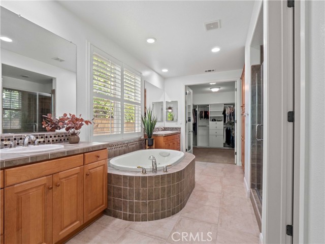 25679 Smoketree Lane, Valencia CA: https://media.crmls.org/medias/48abba3a-96df-4ff8-a5a9-2250415bc36b.jpg