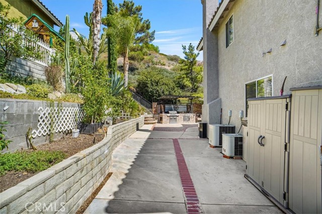 Detail Gallery Image 33 of 34 For 29304 Begonias Ln, Canyon Country,  CA 91387 - 4 Beds | 3 Baths