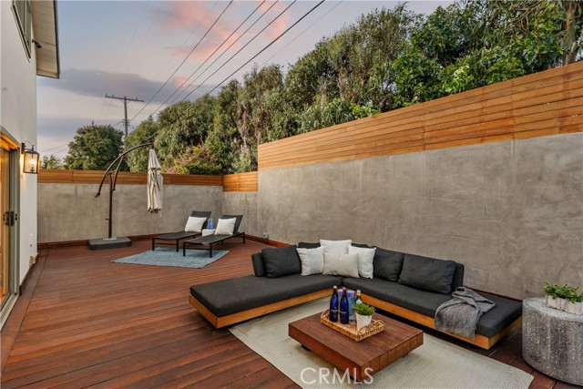 Detail Gallery Image 13 of 31 For 8844 Villanova Ave, Los Angeles,  CA 90045 - 5 Beds | 4 Baths