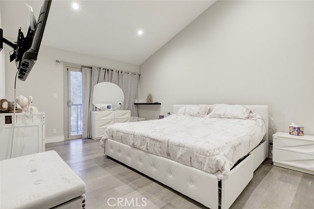 Detail Gallery Image 17 of 41 For 1881 Alpha Rd #17,  Glendale,  CA 91208 - 2 Beds | 3 Baths