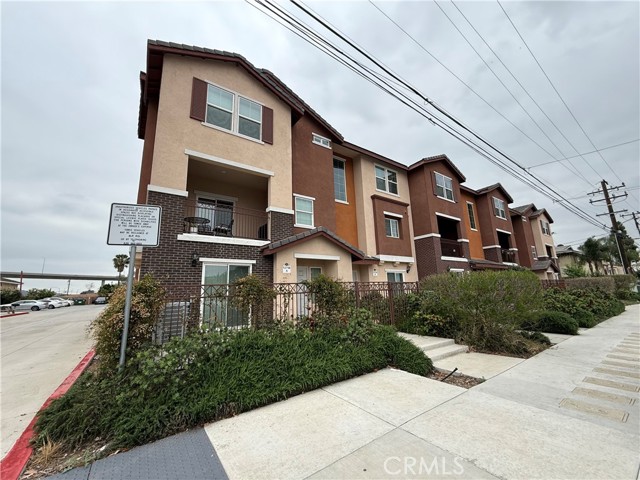 Detail Gallery Image 3 of 29 For 12762 Torch St #C,  Baldwin Park,  CA 91706 - 3 Beds | 4 Baths