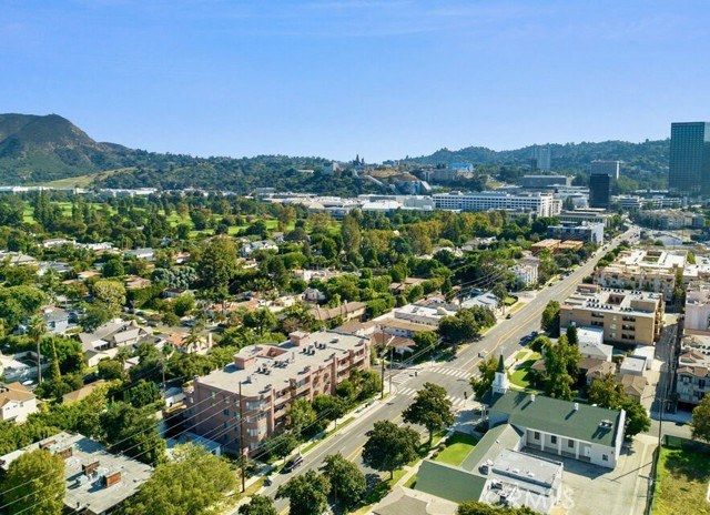 Detail Gallery Image 7 of 8 For 4310 Cahuenga Bld #103,  Toluca Lake,  CA 91602 - 2 Beds | 2/1 Baths