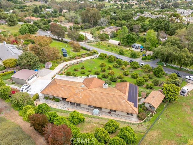 735 Del Valle Drive, Fallbrook CA: https://media.crmls.org/medias/48aede00-dc12-4789-b295-cb748e4dedab.jpg