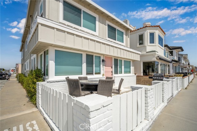 Detail Gallery Image 26 of 43 For 200 E Oceanfront, Newport Beach,  CA 92661 - 5 Beds | 4 Baths