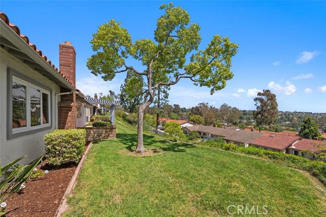 27992 Via Chocano, Mission Viejo CA: https://media.crmls.org/medias/48af6bd7-d91c-4df1-ac61-a048e3be23e0.jpg