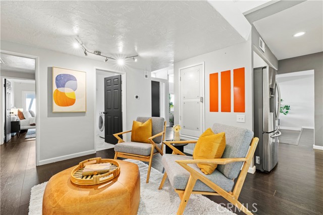 Detail Gallery Image 23 of 55 For 21206 Merridy St, Chatsworth,  CA 91311 - 4 Beds | 3 Baths