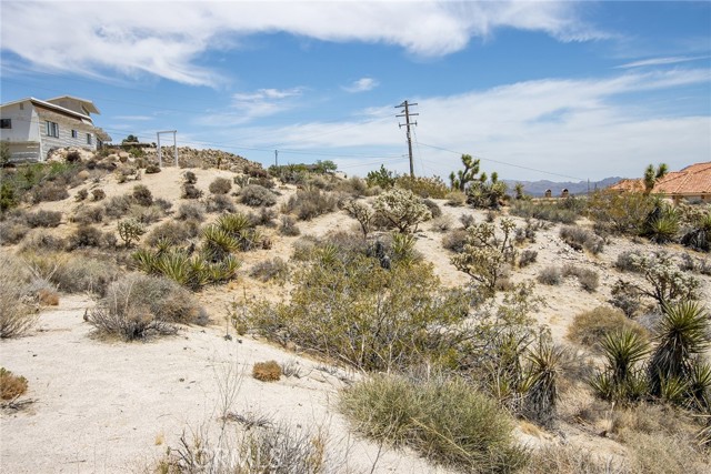 57333 Buena Suerte Road, Yucca Valley CA: https://media.crmls.org/medias/48af7856-b508-477d-bdaa-82f344ec4df5.jpg