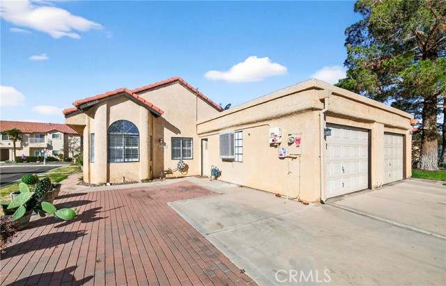 Detail Gallery Image 6 of 32 For 11620 Locust, Apple Valley,  CA 92308 - 2 Beds | 2 Baths