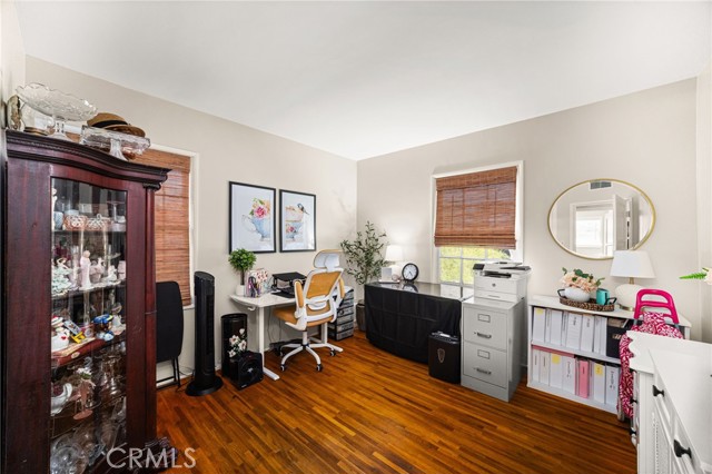 4600 Edelle Place, Los Angeles CA: https://media.crmls.org/medias/48b15bed-07c1-47a3-b264-5e8bc7257a60.jpg