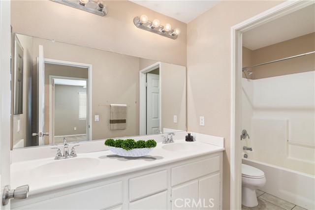 34106 San Sebastian Avenue, Murrieta CA: https://media.crmls.org/medias/48b1b726-f1aa-4f2c-a87c-f6157ab158f6.jpg