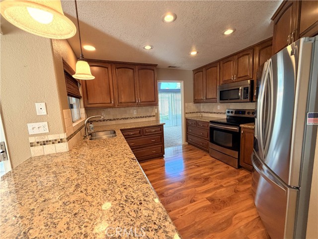 Detail Gallery Image 7 of 28 For 2750 Maple Dr, Hemet,  CA 92545 - 3 Beds | 2 Baths
