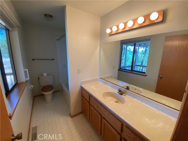 19232 N Shore Court, Hidden Valley Lake CA: https://media.crmls.org/medias/48b226ac-53c3-41ea-86a2-c06b41123041.jpg