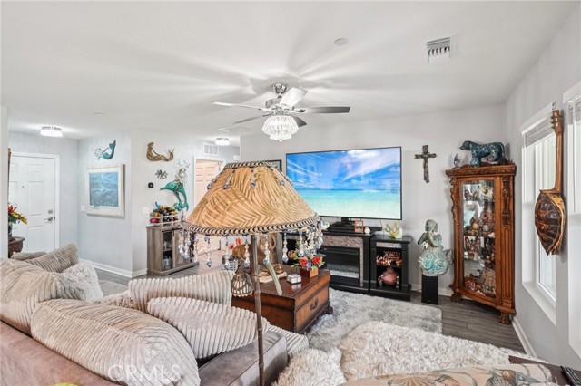 Detail Gallery Image 8 of 56 For 568 Corkwood St, Hemet,  CA 92543 - 3 Beds | 2 Baths
