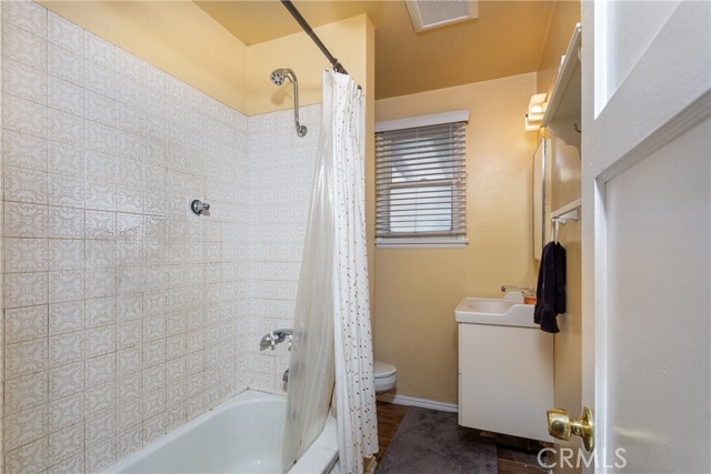 6851 Lubao Avenue, Winnetka CA: https://media.crmls.org/medias/48b337cb-761d-485f-8043-3f370dff34fd.jpg