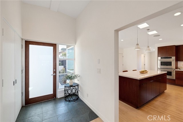 Detail Gallery Image 13 of 39 For 409 Calle Mayor, Redondo Beach,  CA 90277 - 3 Beds | 2/1 Baths
