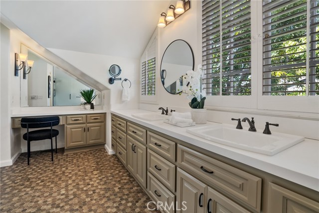 Detail Gallery Image 30 of 70 For 421 High Dr, Laguna Beach,  CA 92651 - 4 Beds | 4 Baths