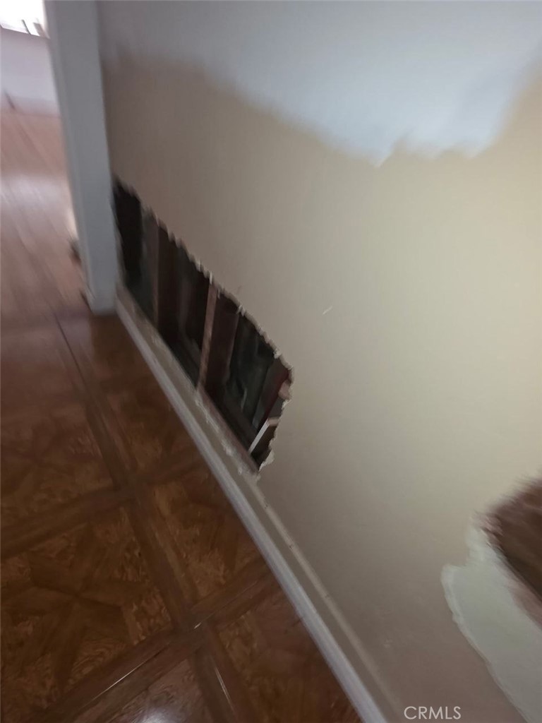 https://media.crmls.org/medias/48b3c6d8-f0ea-4003-af6a-5f75fca33c95.jpg?preset=X-Large