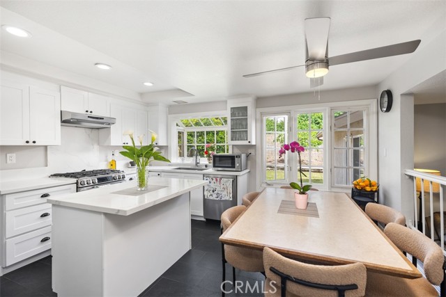 Detail Gallery Image 9 of 47 For 21532 Camino Papal, Lake Forest,  CA 92630 - 5 Beds | 3/1 Baths