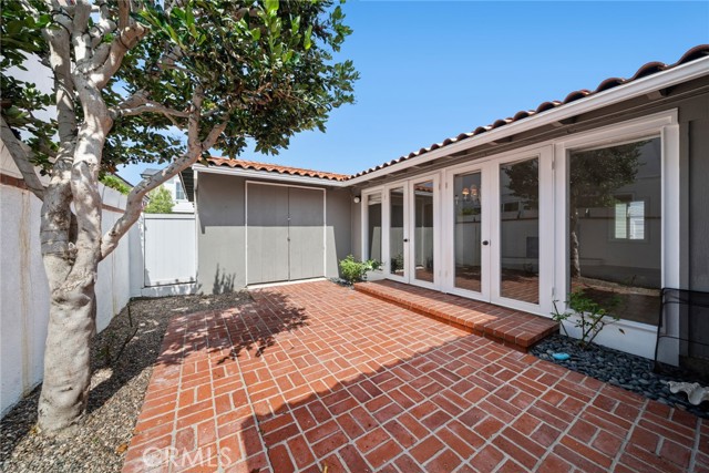 Detail Gallery Image 5 of 14 For 210 via Ithaca, Newport Beach,  CA 92663 - 3 Beds | 2 Baths