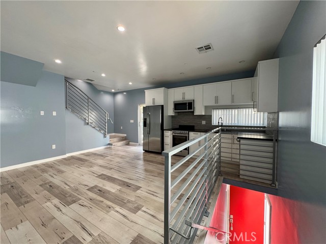 Detail Gallery Image 3 of 13 For 1804 1/2 N Serrano Ave, Los Angeles,  CA 90027 - 2 Beds | 1 Baths