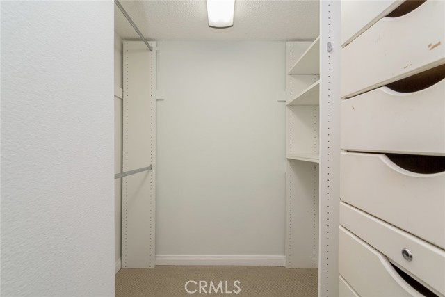 5711 Owensmouth Avenue, Woodland Hills CA: https://media.crmls.org/medias/48b81e2b-c8f9-45fa-9e2b-45154f14d474.jpg