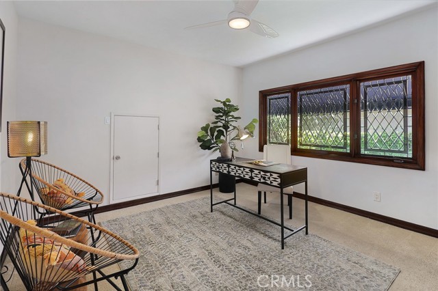 6137 Paseo La Vista, Woodland Hills CA: https://media.crmls.org/medias/48b876de-8a5c-4b96-8cd5-64d0323fe512.jpg