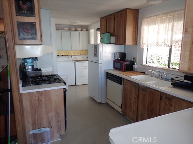 Detail Gallery Image 8 of 18 For 1300 W Menlo, Hemet,  CA 92543 - 2 Beds | 2 Baths