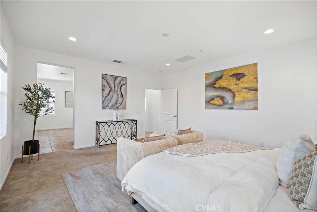 MLS #WS25110783 img 8