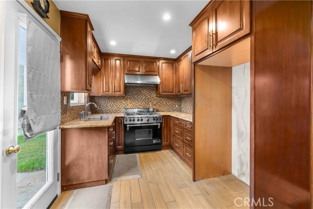 Detail Gallery Image 8 of 23 For 11267 Sampson Ave, Lynwood,  CA 90262 - 3 Beds | 1 Baths