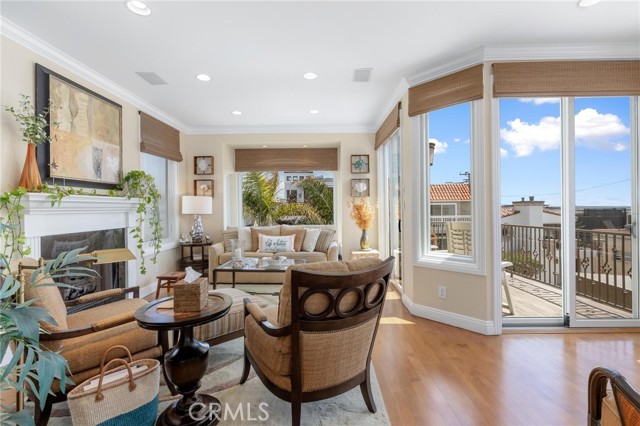 133 33rd Street, Hermosa Beach, California 90254, 4 Bedrooms Bedrooms, ,4 BathroomsBathrooms,Single Family Residence,For Sale,33rd,SB24113188