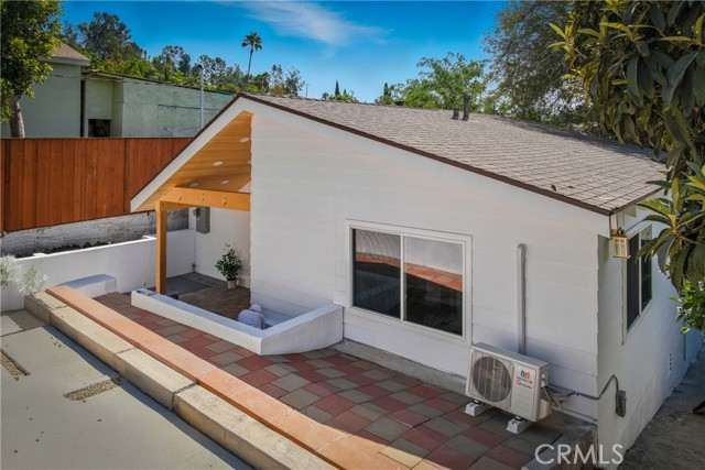 Detail Gallery Image 4 of 41 For 6150 Strickland Ave, Highland Park,  CA 90042 - 3 Beds | 2 Baths