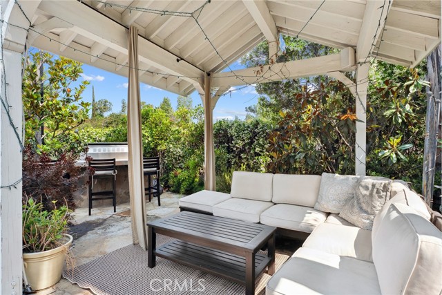 4520 El Caballero Drive, Tarzana CA: https://media.crmls.org/medias/48bc67f0-70c1-43bf-b77e-ecfb2b24b156.jpg
