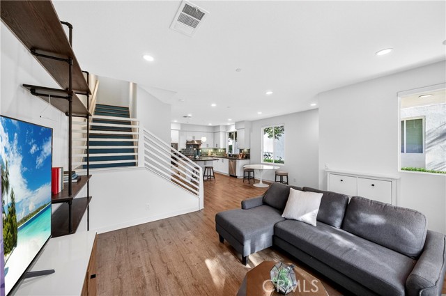 335 Magnet, Irvine CA: https://media.crmls.org/medias/48bc6804-5e2d-44f2-a637-a96f2ad46826.jpg