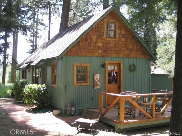 27877 Holly Ln, Lake Arrowhead, CA 92352