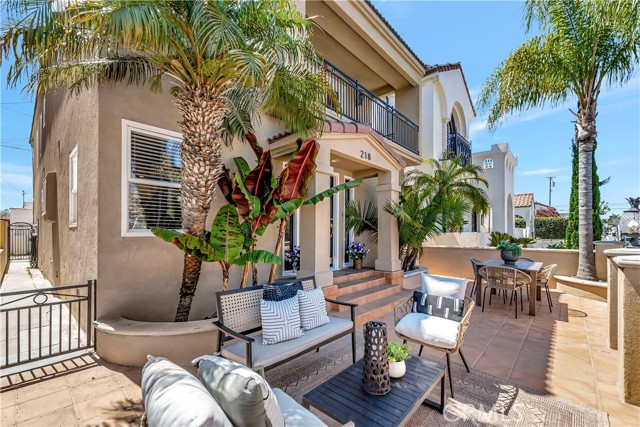 218 Covina Avenue, Long Beach CA: https://media.crmls.org/medias/48bce273-0aaa-4c48-b9bf-b540e9fac06b.jpg