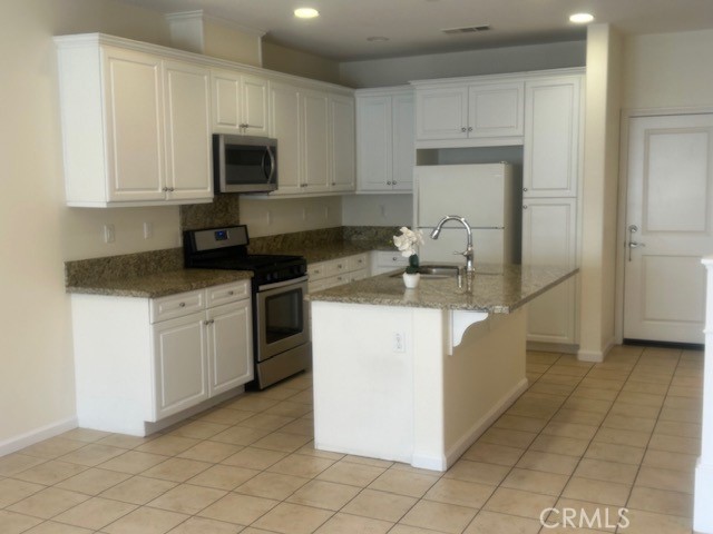 Detail Gallery Image 7 of 28 For 3028 E via Fiano, Ontario,  CA 91764 - 3 Beds | 2/1 Baths