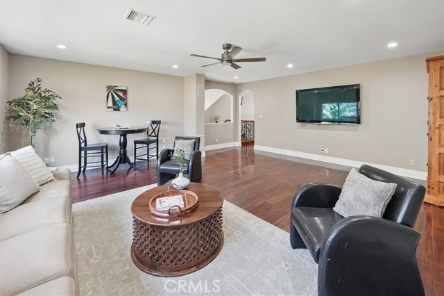 Detail Gallery Image 46 of 75 For 25132 Barnhill Rd, Saugus,  CA 91350 - 6 Beds | 6 Baths