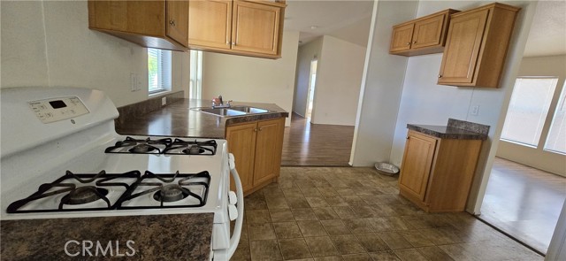 Detail Gallery Image 5 of 19 For 945 Vallejo Dr, Hemet,  CA 92543 - 3 Beds | 2 Baths