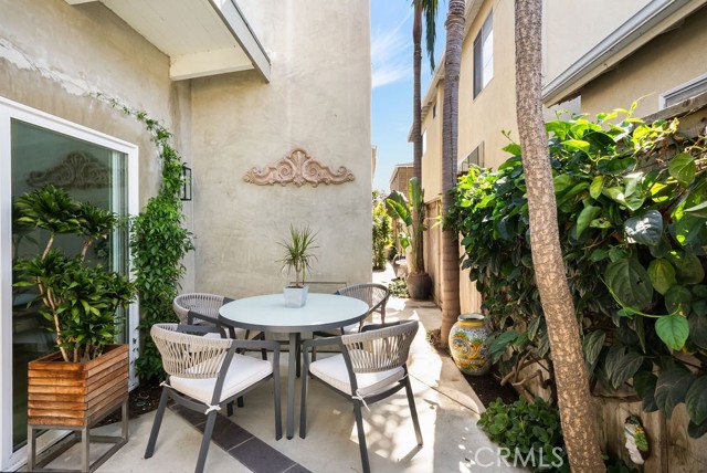 Detail Gallery Image 8 of 45 For 410 Acacia Ave #1/2,  Corona Del Mar,  CA 92657 - 3 Beds | 3 Baths