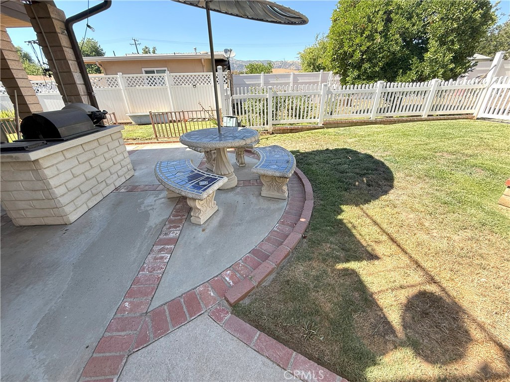 https://media.crmls.org/medias/48bf0413-bc72-4275-93ab-b088917c2762.jpg?preset=X-Large