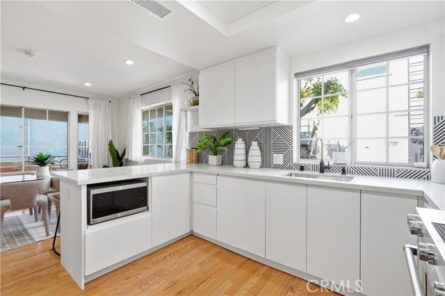 Image 3 of 26 For 2364 Duane Street 5