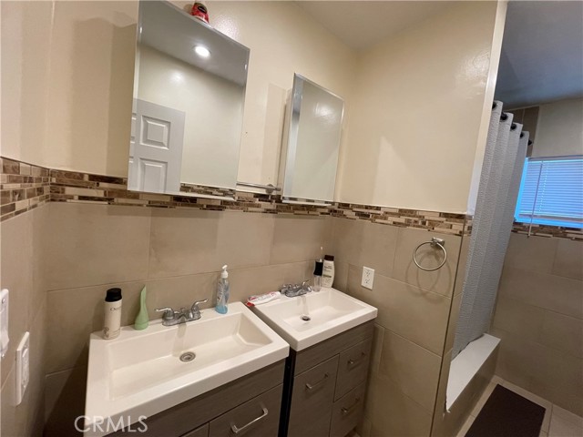 10443 Woodley Avenue, Granada Hills CA: https://media.crmls.org/medias/48bf9f5d-99a3-4fd9-b032-b1c82eb752a3.jpg