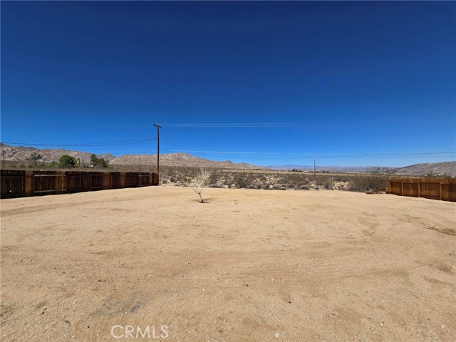 7050 Ivanpah Avenue, 29 Palms CA: https://media.crmls.org/medias/48c0590d-c26d-4d05-b435-f3bbdae29633.jpg