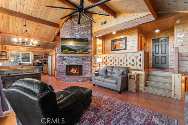 Detail Gallery Image 7 of 44 For 816 Chamois Dr, Crestline,  CA 92325 - 3 Beds | 2/1 Baths