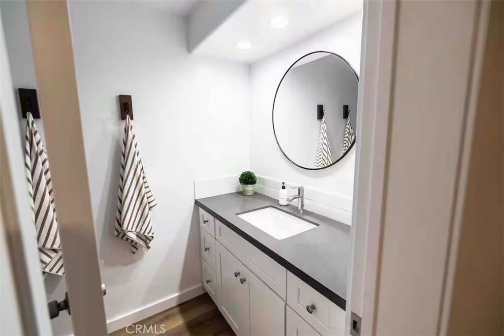 https://media.crmls.org/medias/48c173b9-fb78-48de-a015-7505d4da3e65.jpg?preset=X-Large