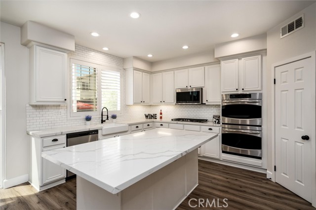 30461 Savoie Street, Murrieta CA: https://media.crmls.org/medias/48c1a60b-5133-4956-b10b-be1789f53410.jpg